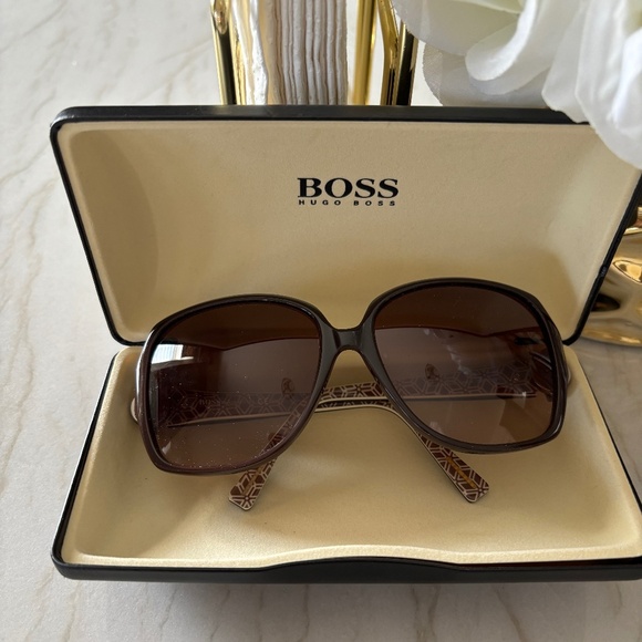 Hugo Boss women’s sunglasses - Picture 1 of 4